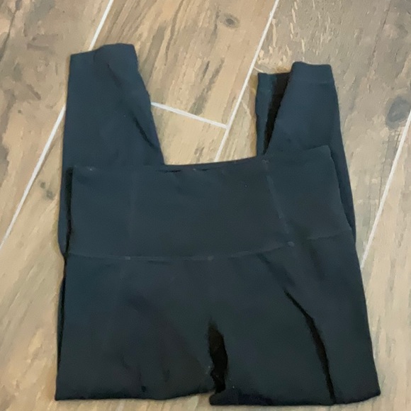 Athleta Salutation Capri Tight - Picture 3 of 4